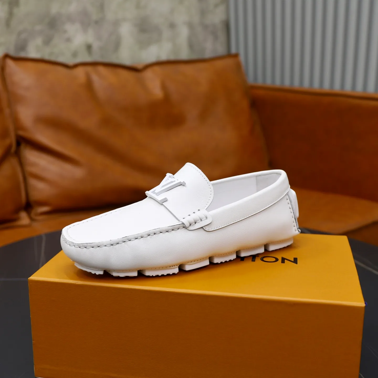 Ex-factory price: 480💰【LV】Louis Vuitton ⚠️High-end men’s driving and pedal series ⚠️38-44 (customized for 45) ⚠️All original cowhide leather! Thick and soft! Made entirely of calfskin lining! Rubber sheet anti-slip beanie sole! Three-dimensional package technology! Fashionable and classic! Handicrafts! Original high quality! Feel free to compare!